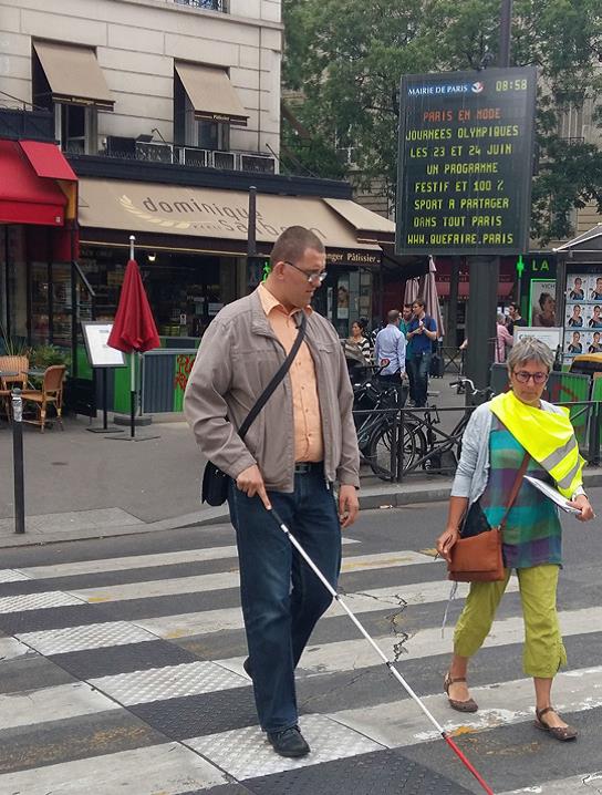 tapis traversant pour personnes déficientes visuelles