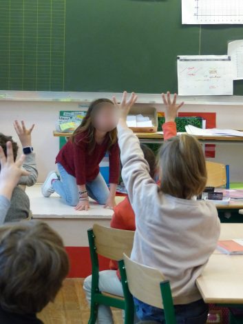 élève mimant un animal