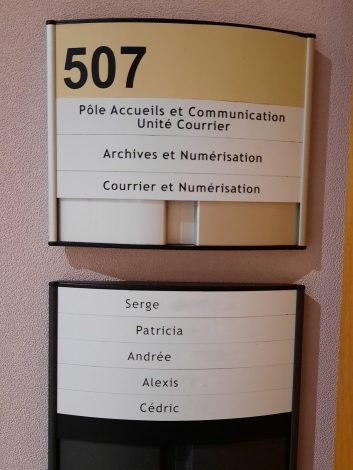 pancarte bureau service courrier et numérisation